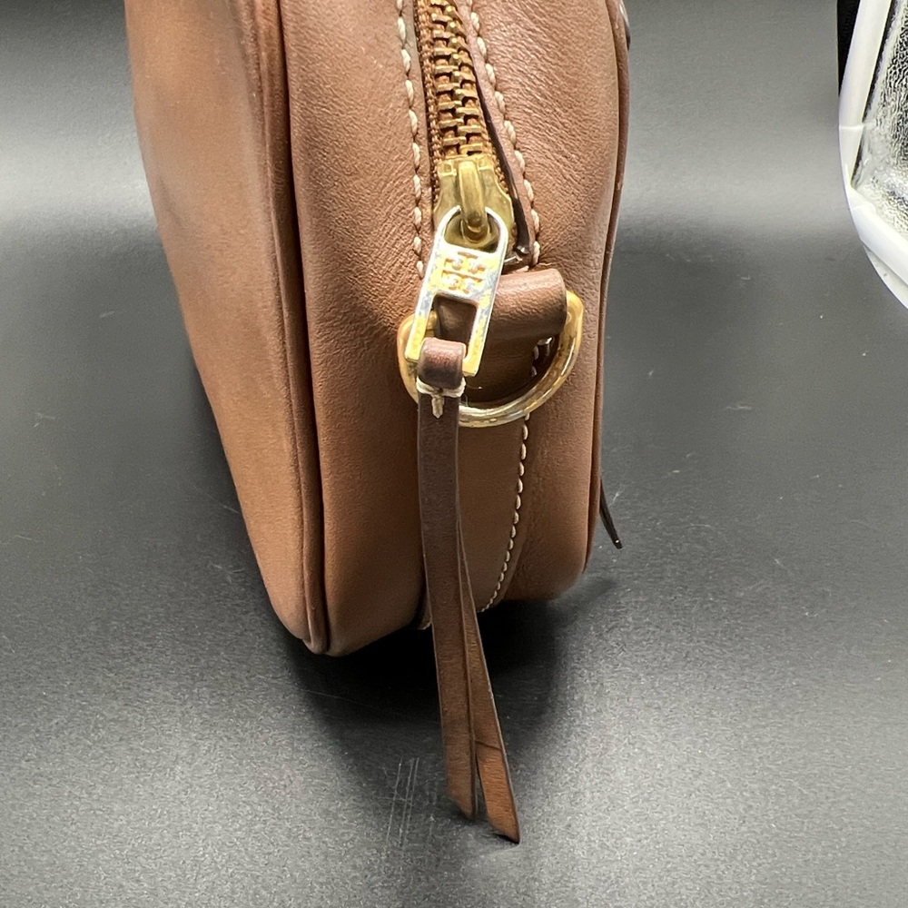 Tory Burch Leather Monogram Crossbody Camera Bag Two Way Tan - Picture 9 of 16
